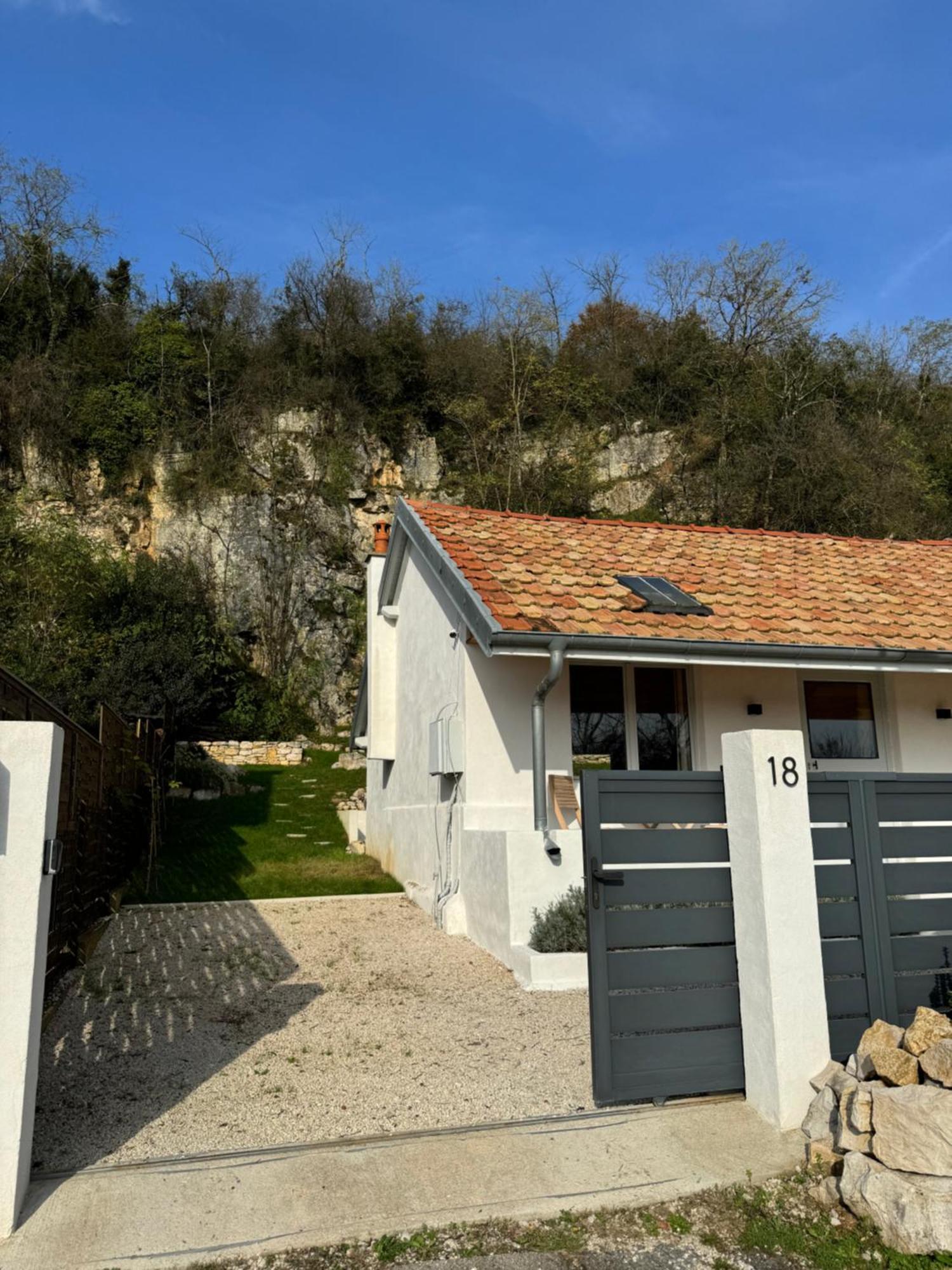Maison Au Bord De L'Eau Les Roches Rochefort-sur-Nenon Exterior photo